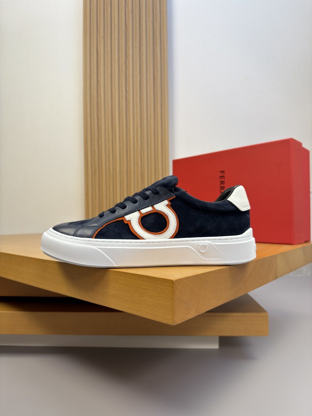 Ferragamo Contrast-Trim Low-Top Sneakers